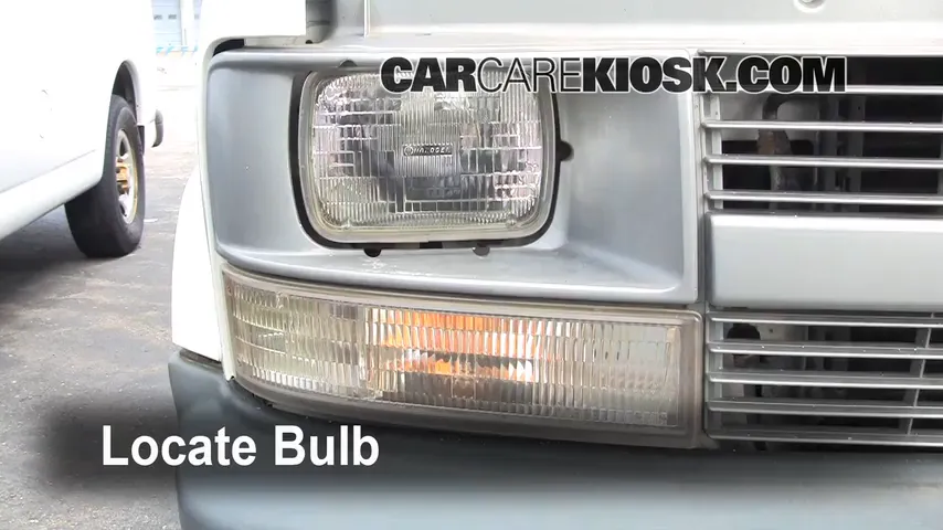 2001 Chevrolet Astro 4.3L V6 Extended Cargo Van Lights Turn Signal - Front (replace bulb)